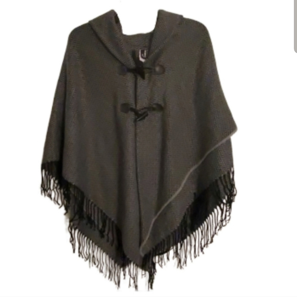 🛍 Closet clear out 🛍 Shawl/Poncho